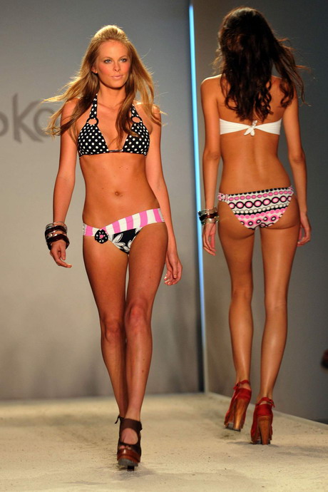 2011 bikini modeli
