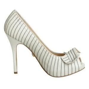 çizgili beyaz ayakkabı blank