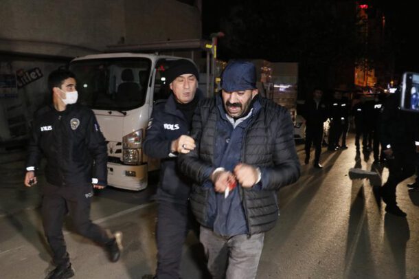 Dini nikahlı karısının başka bir adamla otele girdiğini gören adam bakın ne yaptı