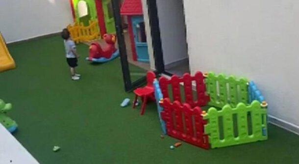 Anaokulunda şoke eden ihmal! Küçük çocuk 2 saat boyunca bahçede unutuldu