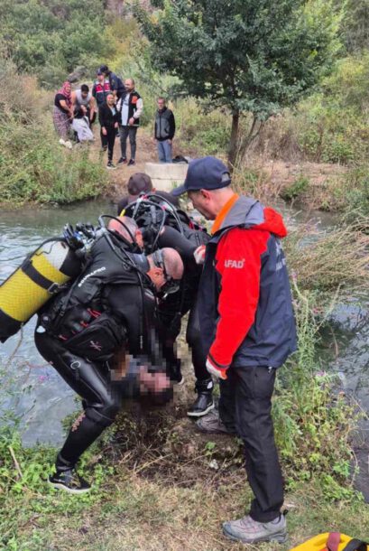 İki çocuğunu kurtaran baba boğularak hayatını kaybetti